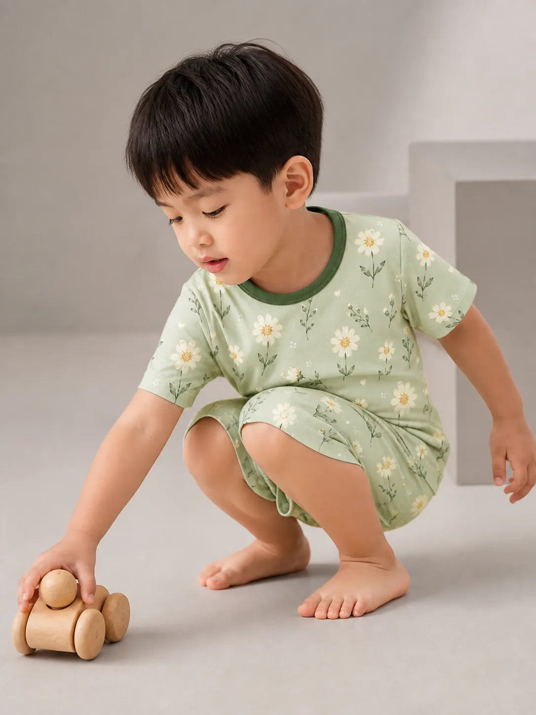 Child wearing the Daisy Meadow short sleeve pajama set